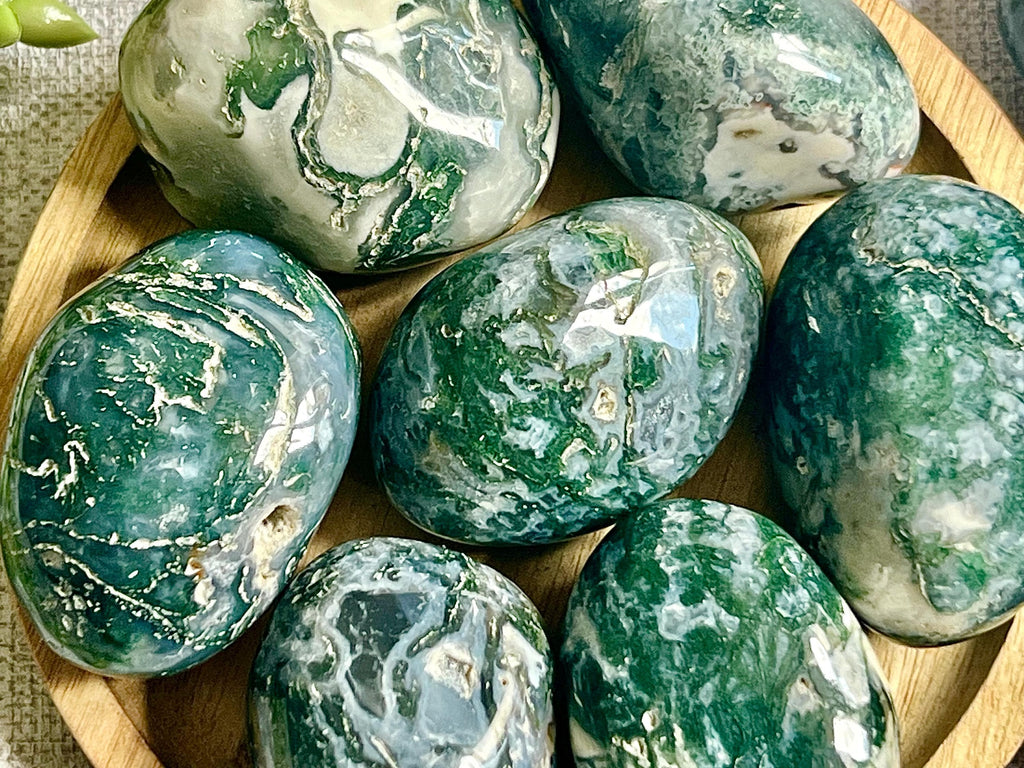 Moss Agate Palmstone, Green and White Crystal, Ethically Sourced, UK Metaphysical shop, Crystal gift for strength, Heart Chakra Stone, Reiki