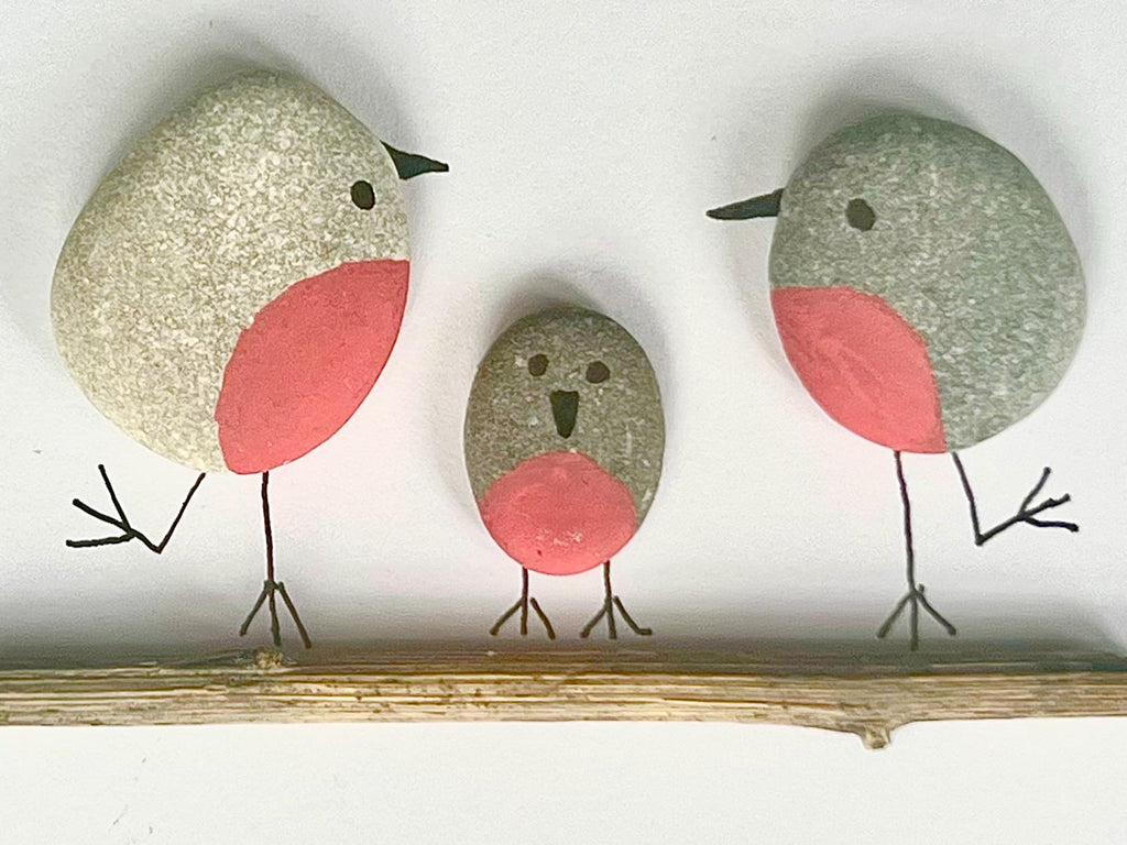 Family Pebble Art Frame, Personalised hand painted Robins, Newborn Wall art gift for New Baby Parents, Bird lovers gift for Grandparents