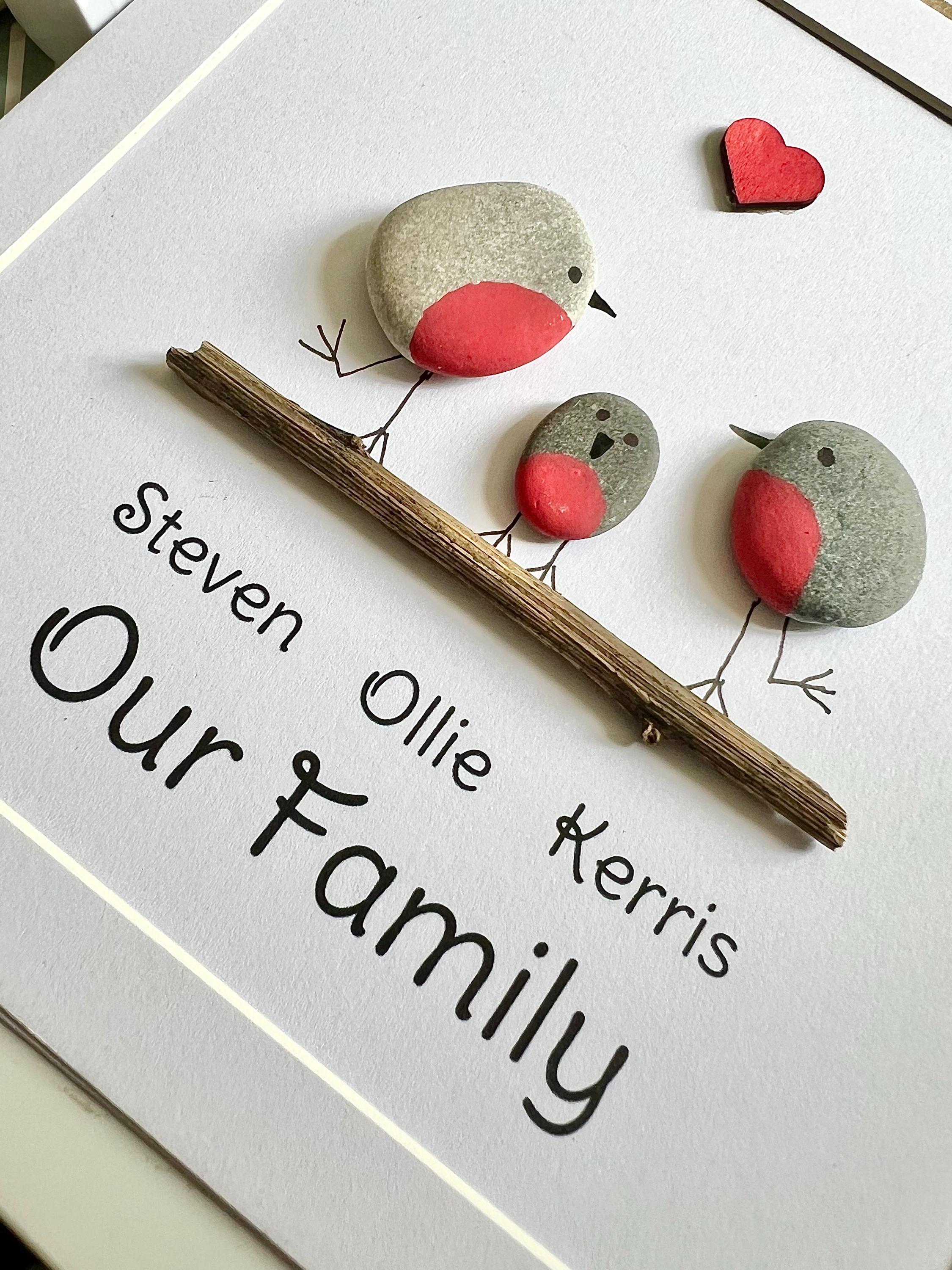 Family Pebble Art Frame, Personalised hand painted Robins, Newborn Wall art gift for New Baby Parents, Bird lovers gift for Grandparents