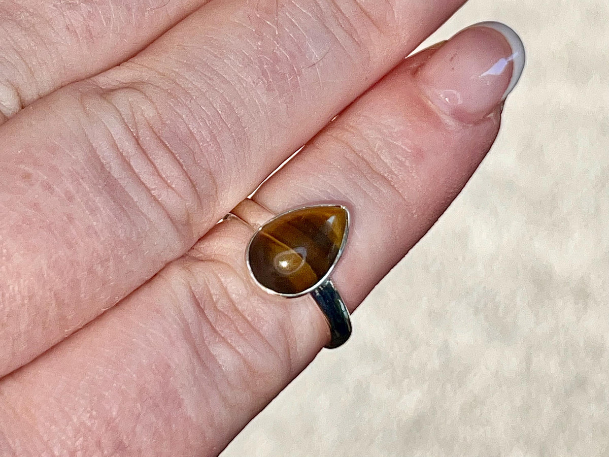 Tigers Eye Crystal Ring Size M, 925 Sterling Silver, Healing Crystal Jewellery Gift, Golden Gemstone for strength, UK Ethically sourced