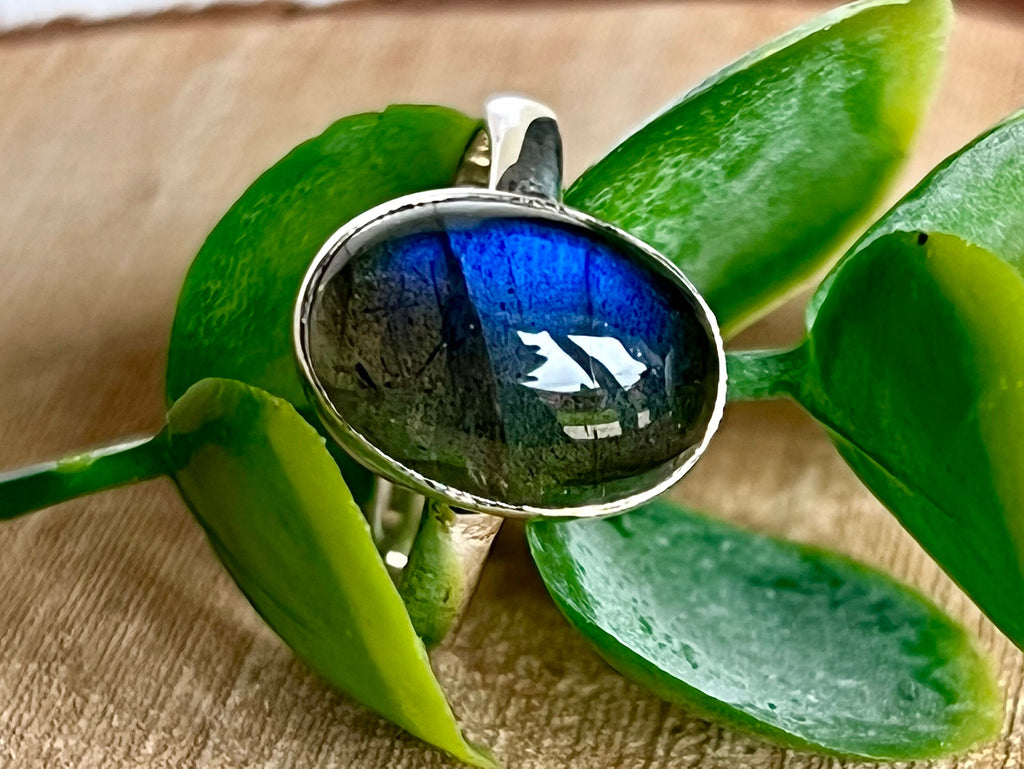 Labradorite Crystal Ring, UK size Q, 925 Sterling Silver, Ethically sourced healing crystals, crystal jewellery gift for her, for protection