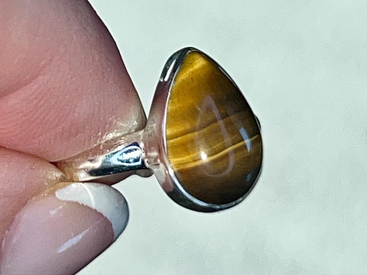 Tigers Eye Crystal Ring Size M, 925 Sterling Silver, Healing Crystal Jewellery Gift, Golden Gemstone for strength, UK Ethically sourced