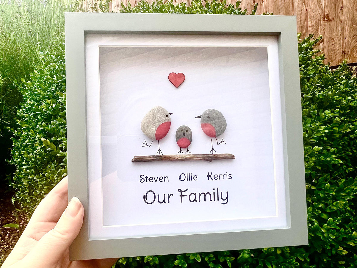 Family Pebble Art Frame, Personalised hand painted Robins, Newborn Wall art gift for New Baby Parents, Bird lovers gift for Grandparents